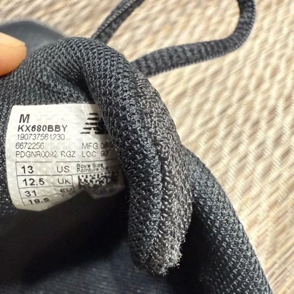 New Balance Kids Black Sneakers Boys SZ 13. Box9 - Picture 4 of 5